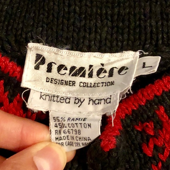 Vintage ugly Christmas sweater with skier design - Picture 3 of 8